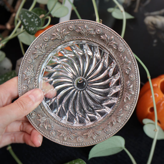 Assiettes et coupelles à offrandes