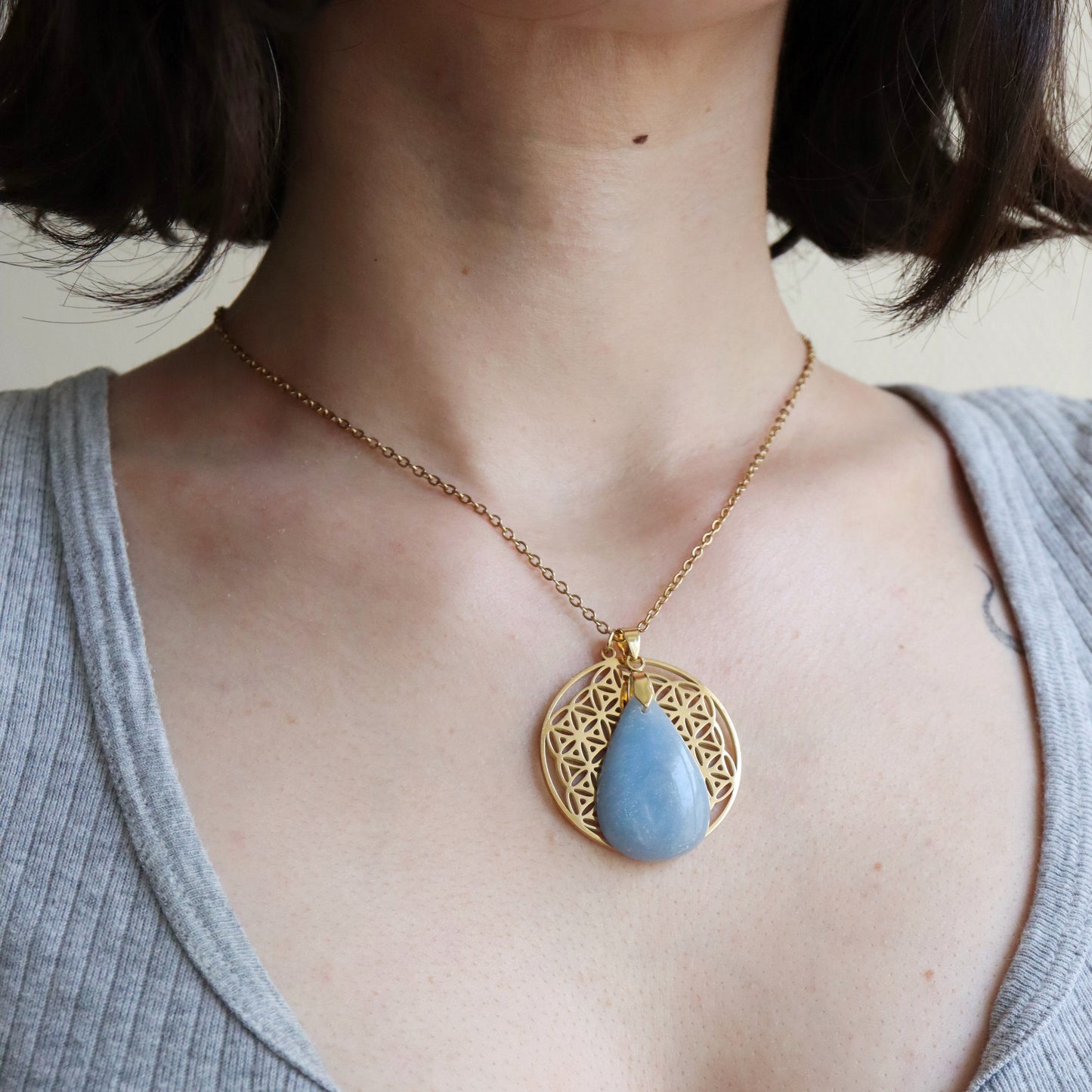 Talisman d’apaisement ☽ Angélite & fleur de vie