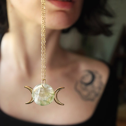 Talisman porte-bonheur ☽ Quartz actinolite + tourmaline & triple lune + pentacle